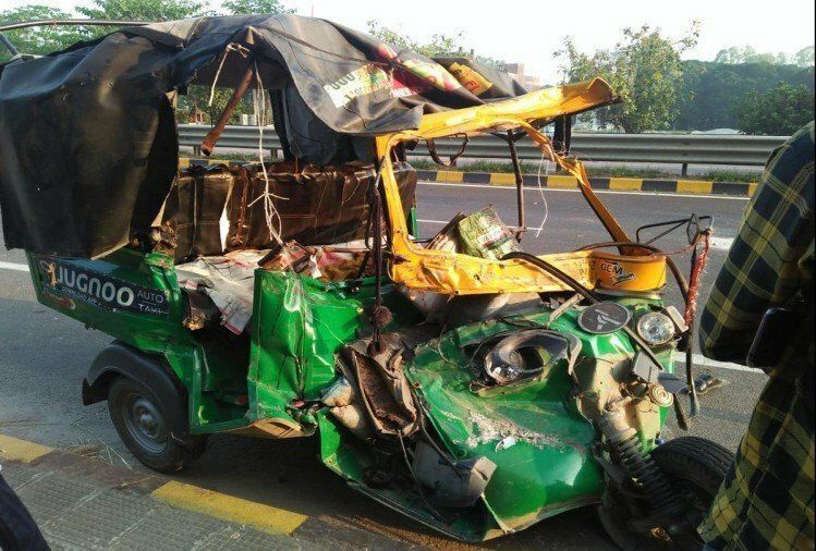 अयोध्या में भीषण सड़क हादसा, चार लोगों की मौत, 9 घायल, CM योगी ने जताया शोक अयोध्या में भीषण सड़क हादसा, चार लोगों की मौत, 9 घायल, CM योगी ने जताया शोक