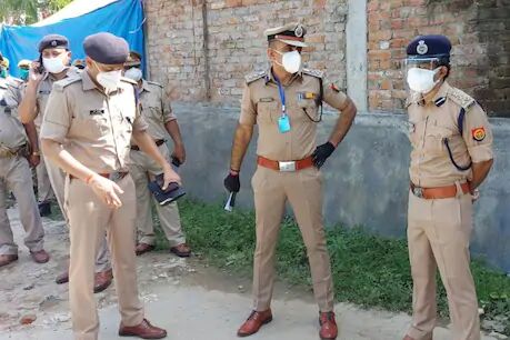 गोरखपुर: बदमाशों ने दिन दहाड़े मां-बेटी पर की ताबड़तोड़ फायरिंग, मां की मौत गोरखपुर: बदमाशों ने दिन दहाड़े मां-बेटी पर की ताबड़तोड़ फायरिंग, मां की मौत