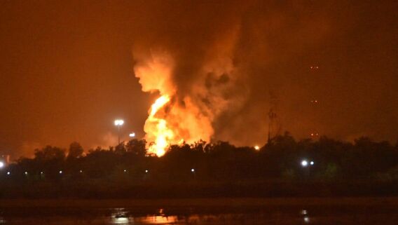 ईंट भट्ठा की झोपड़ी में लगी अचानक भीषण आग, तीन बच्चों की जलकर मौत ईंट भट्ठा की झोपड़ी में लगी अचानक भीषण आग, तीन बच्चों की जलकर मौत