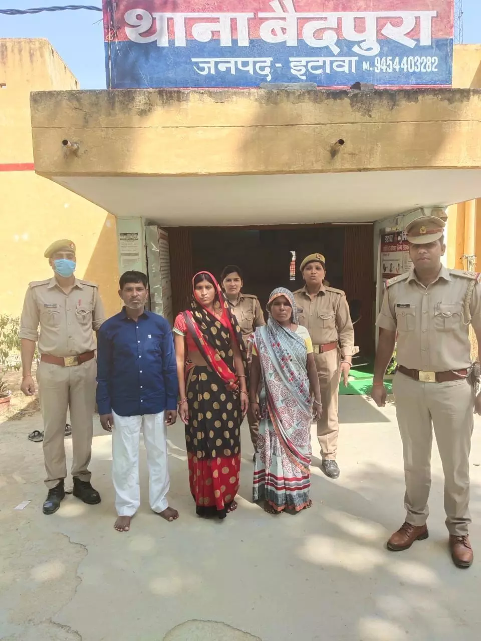 इटावा पुलिस ने दतावली नहर मिले महिला के शव की गुत्थी को सुलझाते हुए 3 अभियुक्तों को किया गिरफ्तार इटावा पुलिस ने दतावली नहर मिले महिला के शव की गुत्थी को सुलझाते हुए 3 अभियुक्तों को किया गिरफ्तार