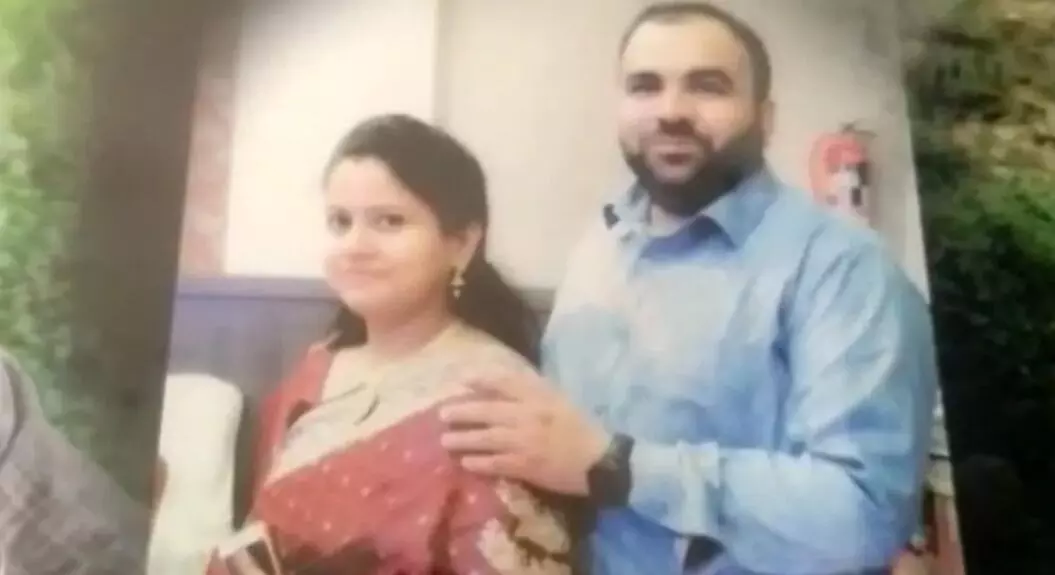 नोएडा की सोसाइटी के फ्लैट में दंपति ने किया सुसाइड, शेयर ब्रोकर का काम करते थे पति-पत्नी नोएडा की सोसाइटी के फ्लैट में दंपति ने किया सुसाइड, शेयर ब्रोकर का काम करते थे पति-पत्नी