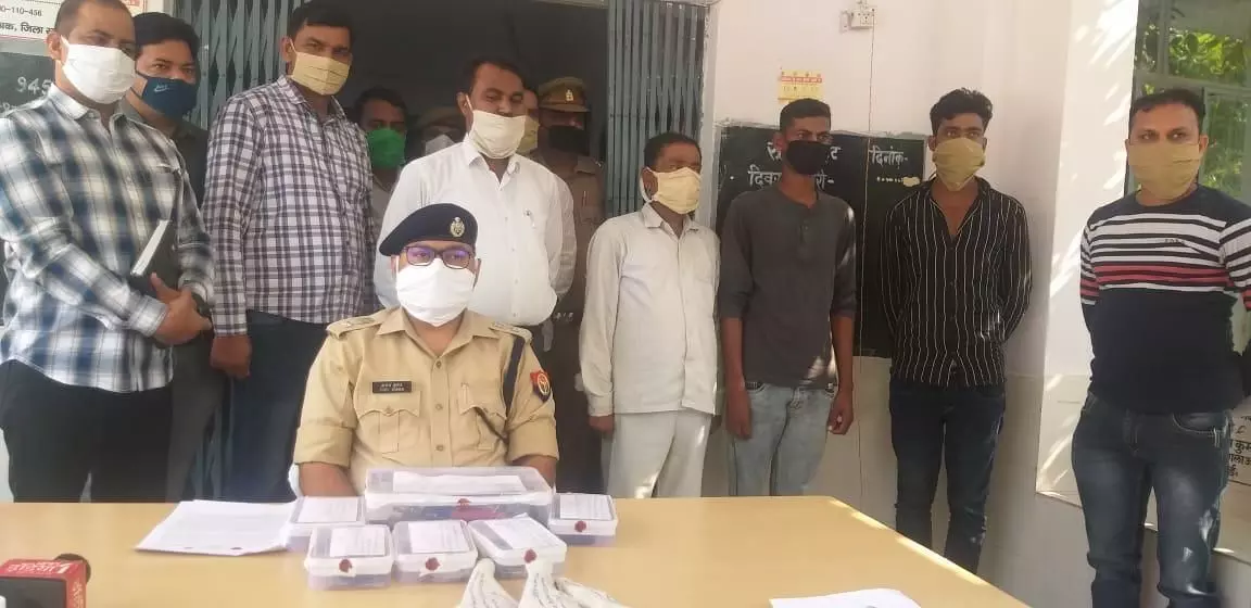 मैनपुरी पुलिस ने हाइवे पर लूट करने वाले बदमाशों के अंतर्जनपदीय गैंग का किया भण्डाफोड़ मैनपुरी पुलिस ने हाइवे पर लूट करने वाले बदमाशों के अंतर्जनपदीय गैंग का किया भण्डाफोड़