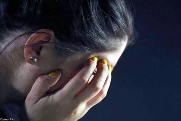 UP में चौंकाने वाला मामला, विधवा पेंशन लेती मिलीं सुहागिन महिलाएं, पोल खुलने के बाद DM ने दिया ये आदेश UP में चौंकाने वाला मामला, विधवा पेंशन लेती मिलीं सुहागिन महिलाएं, पोल खुलने के बाद DM ने दिया ये आदेश