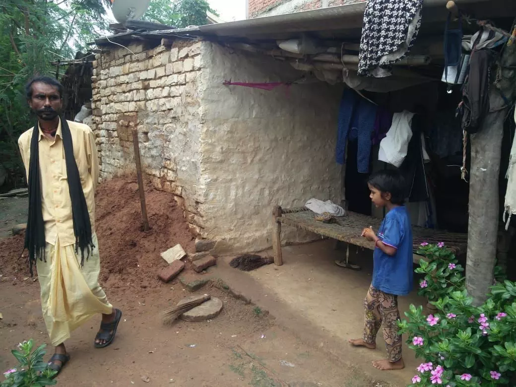 पीएम आवास योजना के नाम पर गरीबों के हक़ पर डाका, लूट घसूट का अड्डा बन के रह गया है नगर पंचायत पीएम आवास योजना के नाम पर गरीबों के हक़ पर डाका, लूट घसूट का अड्डा बन के रह गया है नगर पंचायत