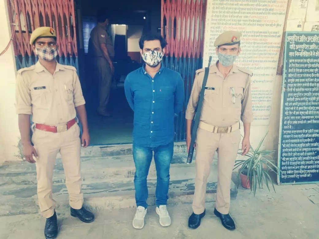 नोएडा में बाइक बोट घोटाले में 50 हजार रुपये का इनामी बदमाश गिरफ्तार नोएडा में बाइक बोट घोटाले में 50 हजार रुपये का इनामी बदमाश गिरफ्तार