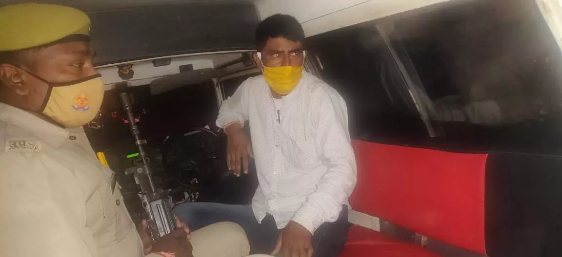 बैंक लूटने वाले बदमाशों के साथ पुलिस की मुठभेड़ बैंक लूटने वाले बदमाशों के साथ पुलिस की मुठभेड़