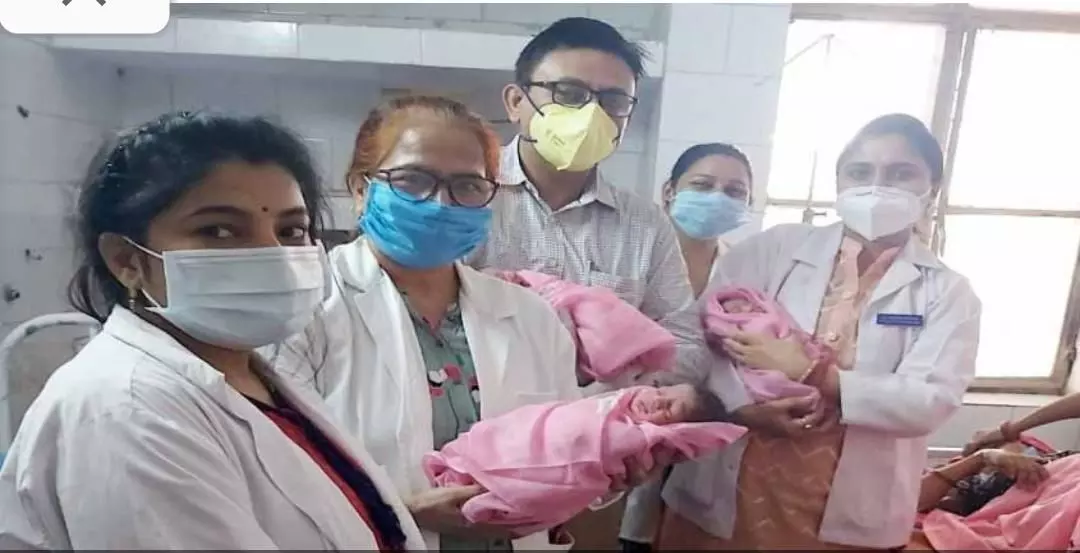 नवरात्र में जन्मी एकसाथ तीन बच्चिया,परिवार की खुशी का ठिकाना नही नवरात्र में जन्मी एकसाथ तीन बच्चिया,परिवार की खुशी का ठिकाना नही