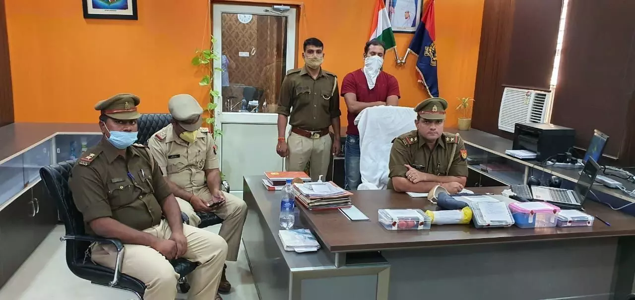 नोएडा : थाना नॉलेज पार्क पुलिस ने एक शातिर अपराधी किया गिरफ्तार, फर्जी लोन के नाम पर बसूलता था पैसा नोएडा : थाना नॉलेज पार्क पुलिस ने एक शातिर अपराधी किया गिरफ्तार, फर्जी लोन के नाम पर बसूलता था पैसा