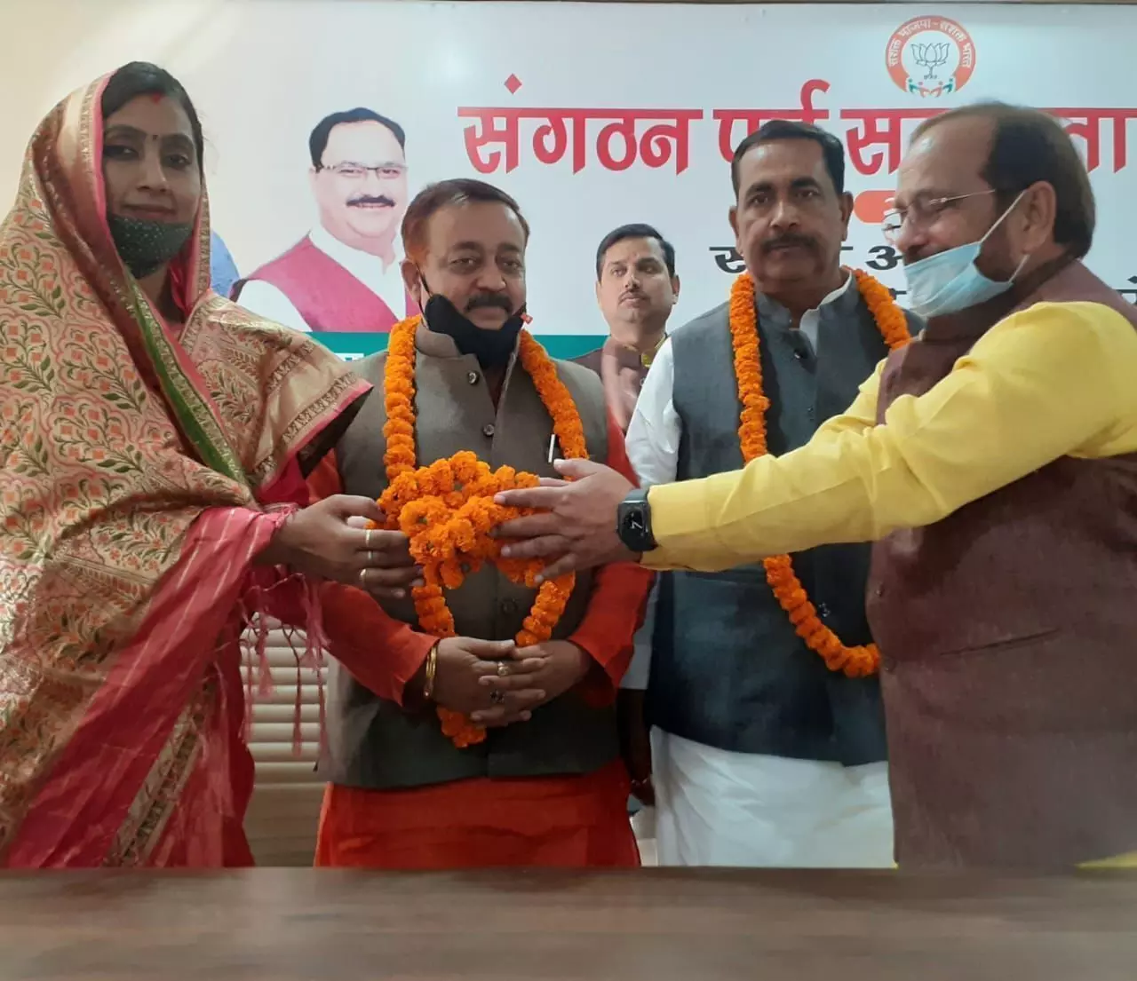 सुलतानपुर जिले से तीन भाजपा नेताओं को क्षेत्रीय टीम में स्थान मिलने से जनपद में ख़ुशी की लहर सुलतानपुर जिले से तीन भाजपा नेताओं को क्षेत्रीय टीम में स्थान मिलने से जनपद में ख़ुशी की लहर