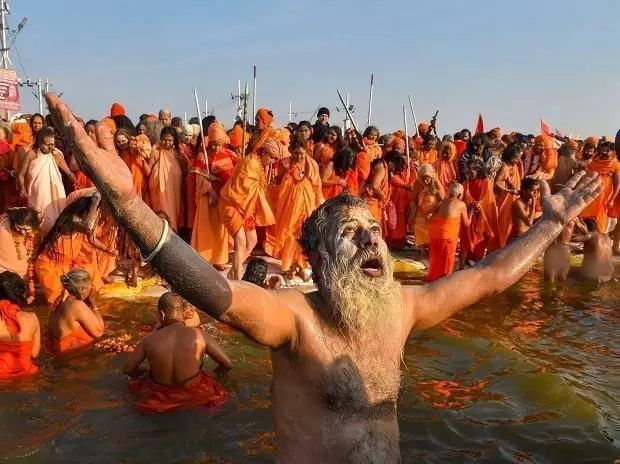 कोरोना संकट के बीच हरिद्वार में आयोजित होगा कुंभ मेला, ऐसे होगी यात्रियों की सुरक्षा कोरोना संकट के बीच हरिद्वार में आयोजित होगा कुंभ मेला, ऐसे होगी यात्रियों की सुरक्षा