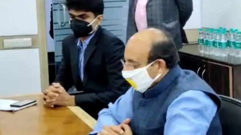 स्वास्थ्य मंत्री जय प्रताप सिंह ने किया कोरोना अस्पताल का दौरा स्वास्थ्य मंत्री जय प्रताप सिंह ने किया कोरोना अस्पताल का दौरा