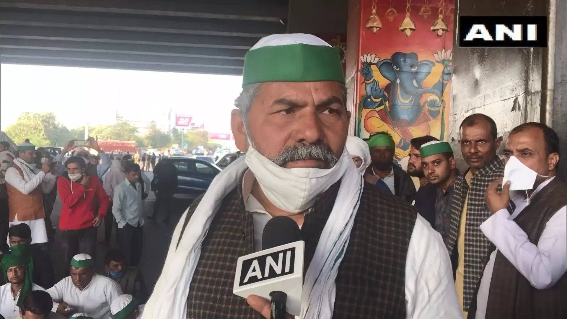 राकेश टिकैत पहुंचे दिल्ली की सीमा पर राकेश टिकैत पहुंचे दिल्ली की सीमा पर