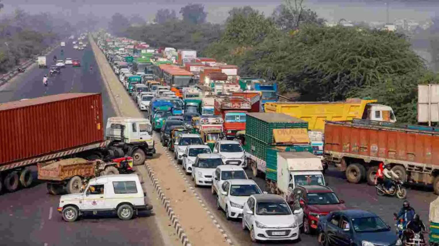 ट्रैफिक अपडेट्स: किसानों ने किया नहीं हटने का फैसला, जानें- दिल्ली-NCR में कौन-कौन से बॉर्डर बंद ट्रैफिक अपडेट्स: किसानों ने किया नहीं हटने का फैसला, जानें- दिल्ली-NCR में कौन-कौन से बॉर्डर बंद