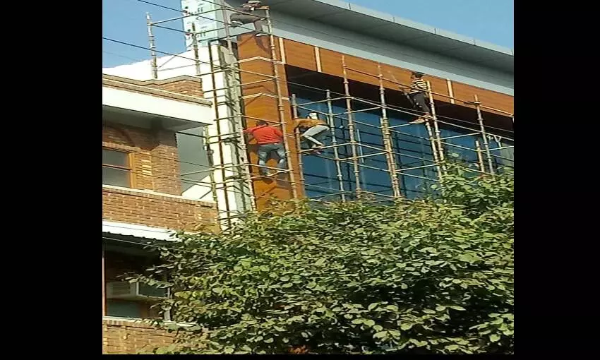 किस ठेकेदार या बिल्डर की नेक सलाह पर आत्महत्या करने पर विवश मजदूर? किस ठेकेदार या बिल्डर की नेक सलाह पर आत्महत्या करने पर विवश मजदूर?