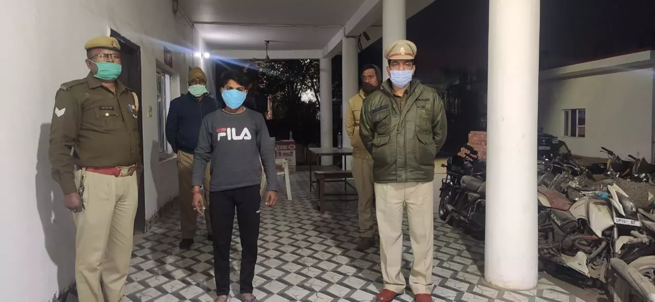 गाजियाबाद में बेखौफ बदमाशों का तांडव, सरेआम युवक की पीट-पीटकर हत्या, दो आरोपी गिरफ्तार गाजियाबाद में बेखौफ बदमाशों का तांडव, सरेआम युवक की पीट-पीटकर हत्या, दो आरोपी गिरफ्तार