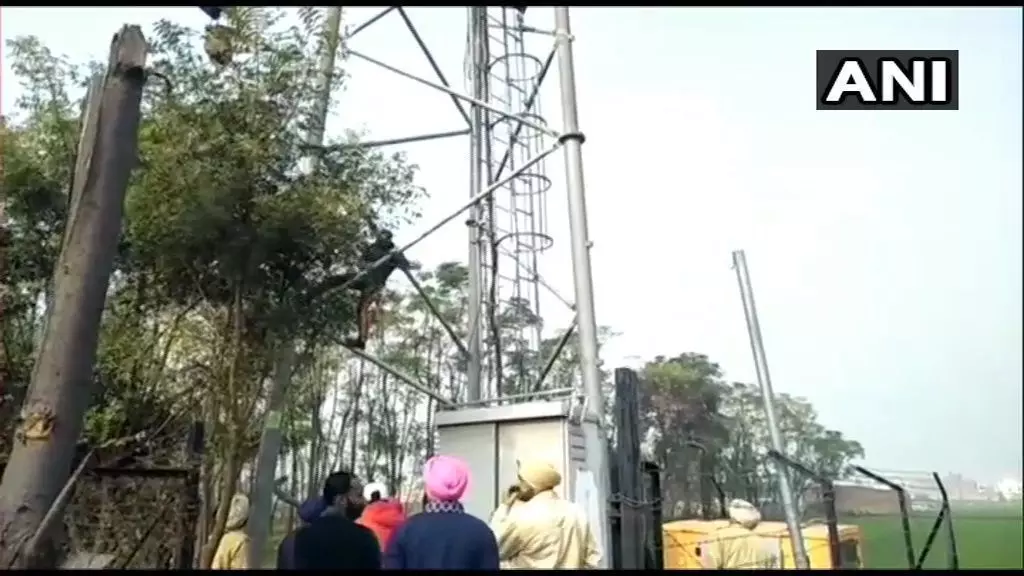पंजाब में निशाने पर मोबाइल टावर, 1500 से ज्यादा तोड़े गए, CM अमरिंदर बोले- ये बर्दाश्त नहीं पंजाब में निशाने पर मोबाइल टावर, 1500 से ज्यादा तोड़े गए, CM अमरिंदर बोले- ये बर्दाश्त नहीं