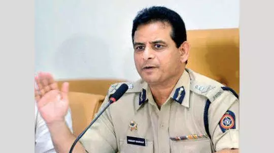 जानिए- कौन हैं महाराष्ट्र डीजीपी की कुर्सी संभालने वाले हेमंत नागराले जानिए- कौन हैं महाराष्ट्र डीजीपी की कुर्सी संभालने वाले हेमंत नागराले