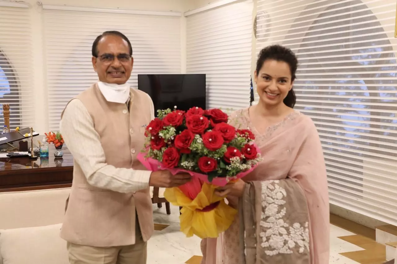 कंगना रनौत ने CM शिवराज सिंह चौहान से की मुलाकात, ट्वीट कर बोलीं- अब पता चला उन्हें मामा जी क्यों कहते हैं कंगना रनौत ने CM शिवराज सिंह चौहान से की मुलाकात, ट्वीट कर बोलीं- अब पता चला उन्हें मामा जी क्यों कहते हैं