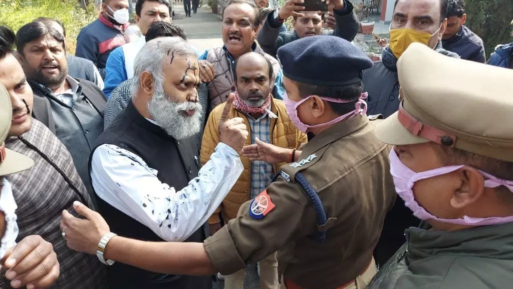 थम नहीं रही आप विधायक सोमनाथ भारती की मुश्किलें थम नहीं रही आप विधायक सोमनाथ भारती की मुश्किलें