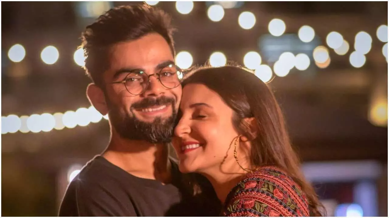 विराट-अनुष्का की बेटी की पहली तस्वीर आई सामने, सोशल मीडिया पर वायरल विराट-अनुष्का की बेटी की पहली तस्वीर आई सामने, सोशल मीडिया पर वायरल