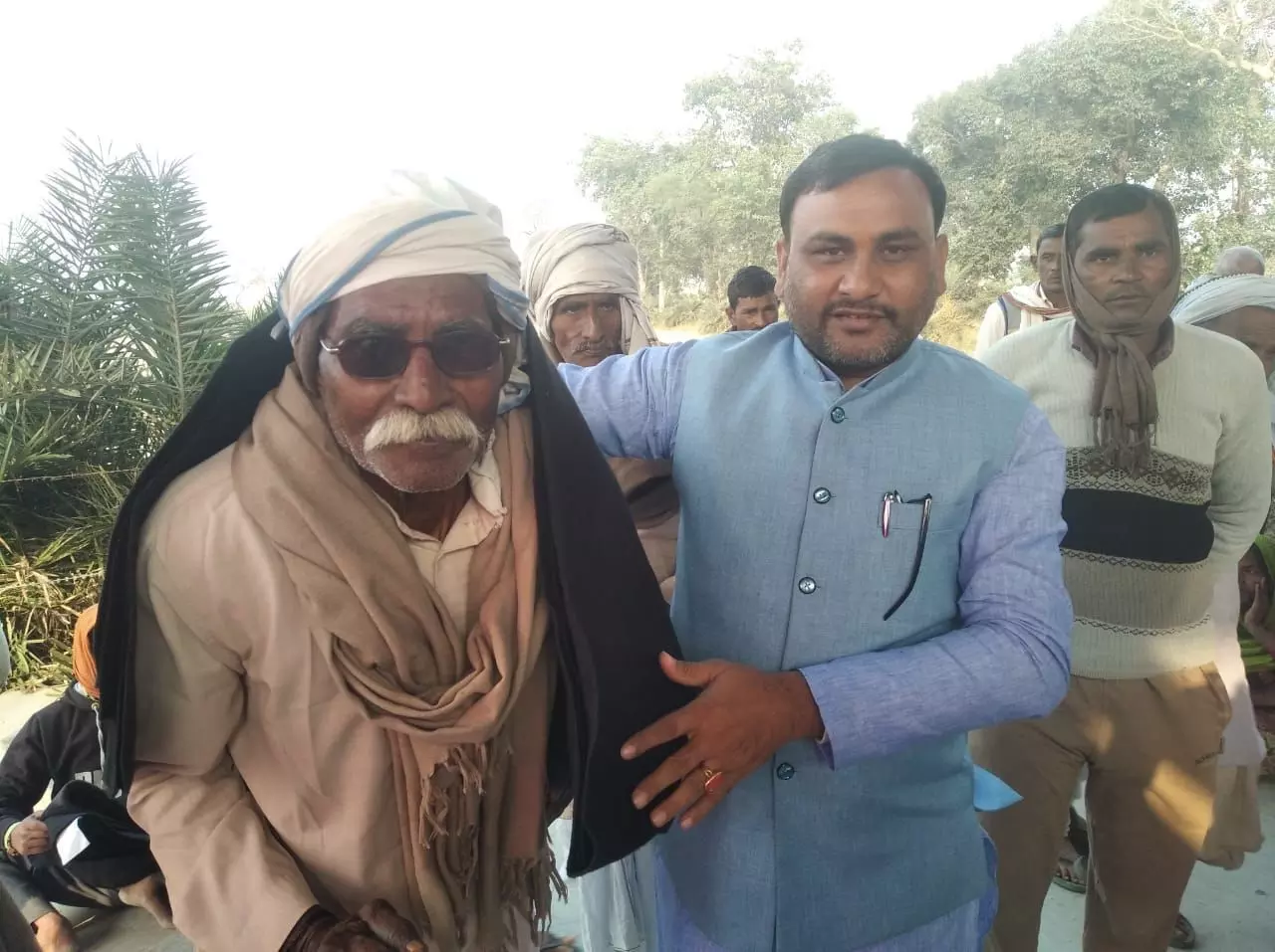 बाढ़ प्रभावित लोगों को भाजपा किसान नेता रामबाबू द्विवेदी ने दिया समरसता भोज और बांटे कंबल बाढ़ प्रभावित लोगों को भाजपा किसान नेता रामबाबू द्विवेदी ने दिया समरसता भोज और बांटे कंबल