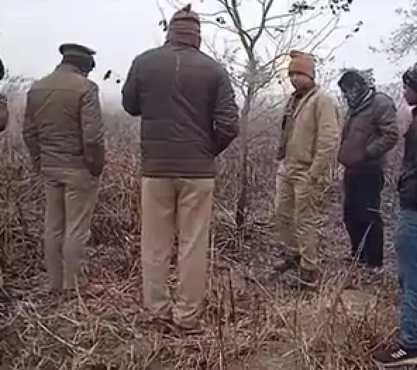 जिले के पदुमरा गांव में मानव कंकाल मिलने से इलाके में हड़कम्प मच गया जिले के पदुमरा गांव में मानव कंकाल मिलने से इलाके में हड़कम्प मच गया