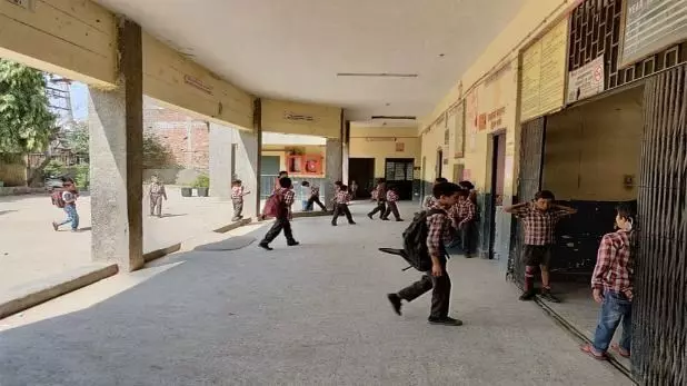 UP : ललितपुर में सरकारी स्कूल की दीवार पर ब्राह्मणों के खिलाफ स्लोगन, हेडमास्टर समेत 2 सस्पेंड UP : ललितपुर में सरकारी स्कूल की दीवार पर ब्राह्मणों के खिलाफ स्लोगन, हेडमास्टर समेत 2 सस्पेंड