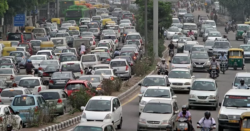 Transport Minister Nitin Gadkari approves proposal to levy green tax on  older vehicles | सरकार का बड़ा फैसला, आठ साल से ज्यादा पुराने वाहनों पर अब लगेगा  ग्रीन टैक्स, जानें- क्‍या होगी