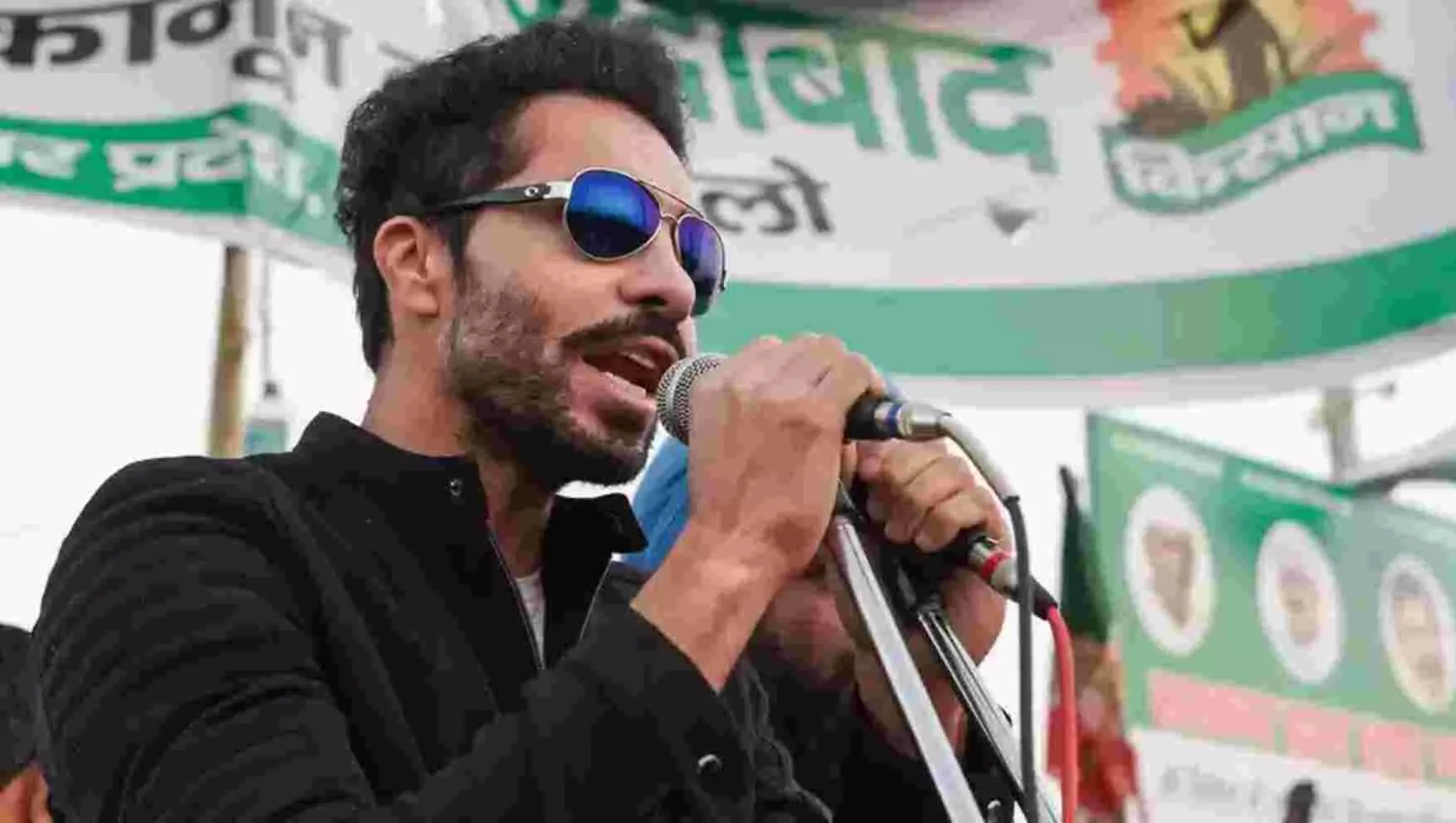 दीप सिद्धू ने वीडियो जारी कर कहा- परिवार को न करें परेशान, 2 दिन बाद पुलिस के सामने होऊंगा पेश दीप सिद्धू ने वीडियो जारी कर कहा- परिवार को न करें परेशान, 2 दिन बाद पुलिस के सामने होऊंगा पेश