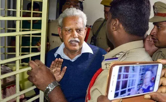 भीमा कोरेगांव मामले में आरोपी 81 वर्षीय वरवरा राव को बॉम्बे हाई कोर्ट ने दी छह महीने की जमानत भीमा कोरेगांव मामले में आरोपी 81 वर्षीय वरवरा राव को बॉम्बे हाई कोर्ट ने दी छह महीने की जमानत