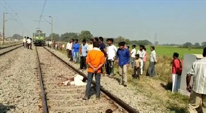 ट्रेन से कटकर युवक ने किया आत्महत्या ट्रेन से कटकर युवक ने किया आत्महत्या