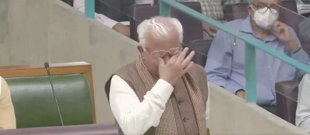 विधानसभा में रो पड़े मनोहर लाल खट्टर, बोले- सारी रात सो नहीं पाया विधानसभा में रो पड़े मनोहर लाल खट्टर, बोले- सारी रात सो नहीं पाया