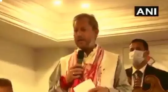 उत्तराखंड: मुख्यमंत्री रावत के फटी जींस पहनने वाले बयान पर मचा बवाल, कांग्रेस और AAP और DCW ने घेरा उत्तराखंड: मुख्यमंत्री रावत के फटी जींस पहनने वाले बयान पर मचा बवाल, कांग्रेस और AAP और DCW ने घेरा