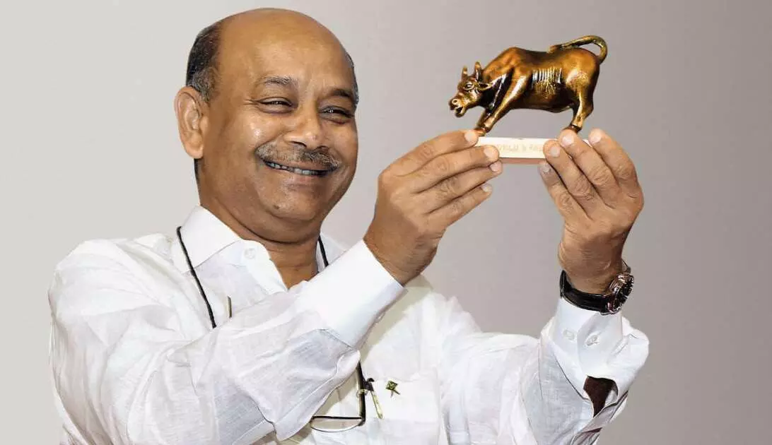 1001 करोड़ का बंगला खरीद सुर्खियों में है यह अरबपति, एक आइडिया से रातोंरात बनाए 1 लाख करोड़…! 1001 करोड़ का बंगला खरीद सुर्खियों में है यह अरबपति, एक आइडिया से रातोंरात बनाए 1 लाख करोड़…!