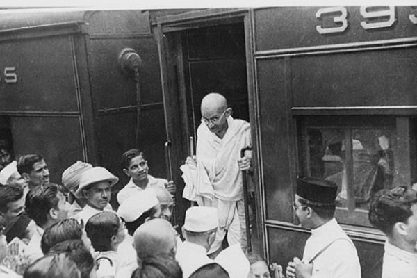 Gandhi across the border | सरहद पार गांधी
