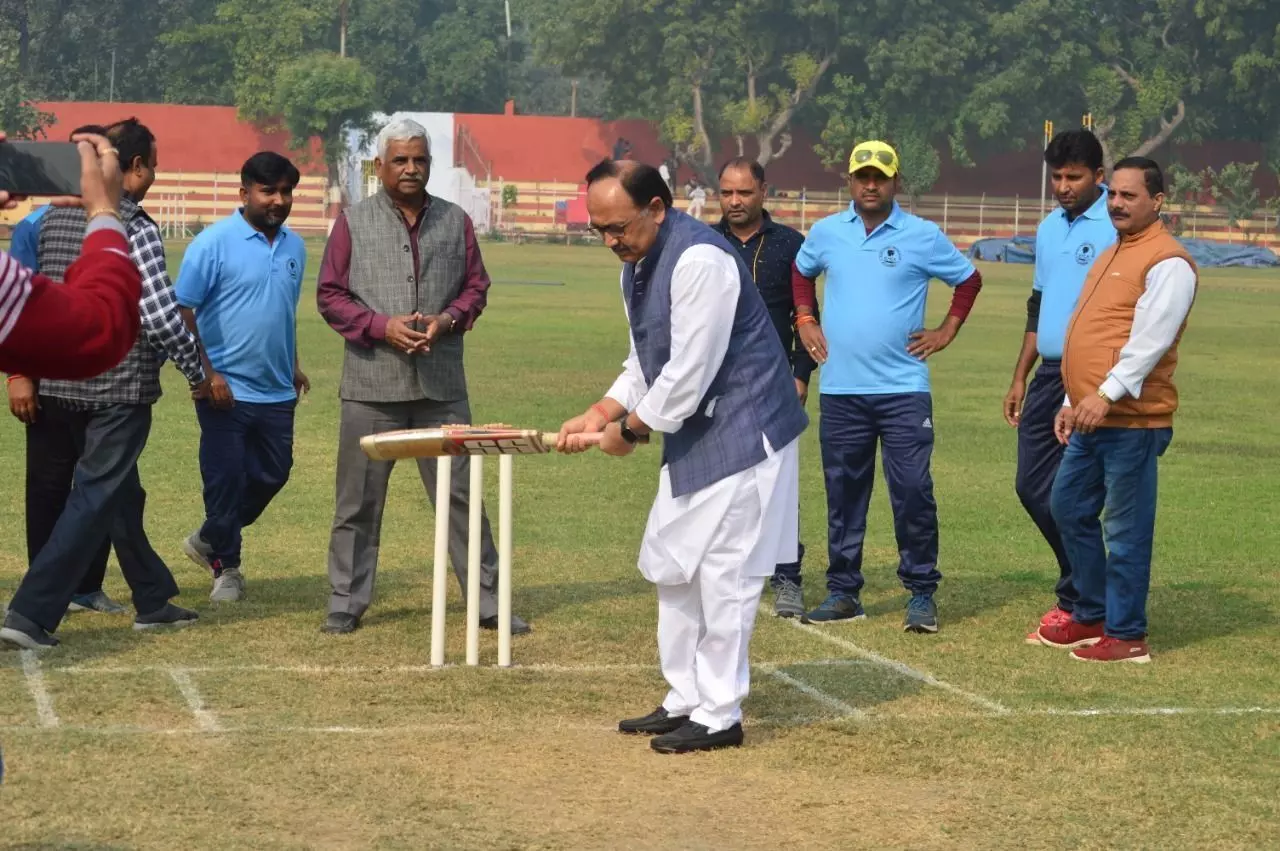 प्रयागराज  इलेक्ट्रॉनिक मीडिया क्लब द्वारा आयोजित मंडलीय मीडिया कप पर कौशांबी की टीम का हुआ कब्जा