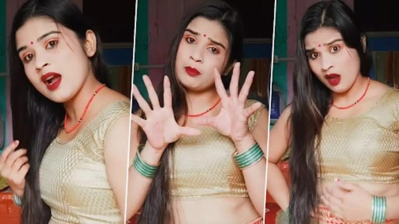 Bhojpuri Bhabhi Mast Video: Bhojpuri Bhabhi Mast Video: | Bhojpuri Bhabhi  Mast Video: बाल खोलकर स्टाइल मार रही थी देसी भाभी, तभी शख्स ने कह दिया कुछ  ऐसा, वीडियो देख हो जाएंगे