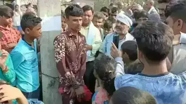 युवक हुआ मॉब लॉन्चिंग का शिकार, चोरी के शक में भीड़ ने बेरहमी से पीटा