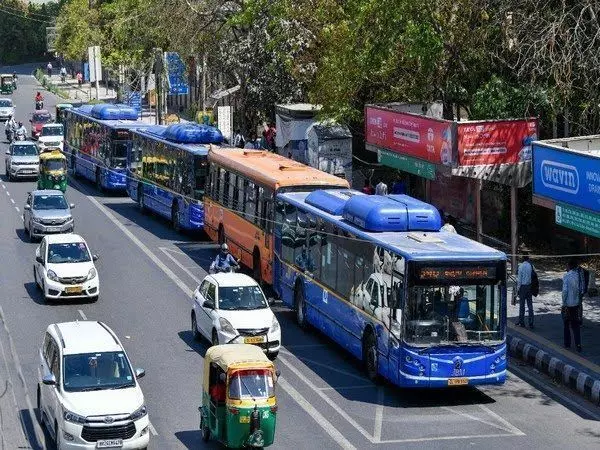 लेन ड्राइविंग से कम हो रही हैं बसों की स्पीड, सफर करने के लिए घर से निकलना होगा जल्दी