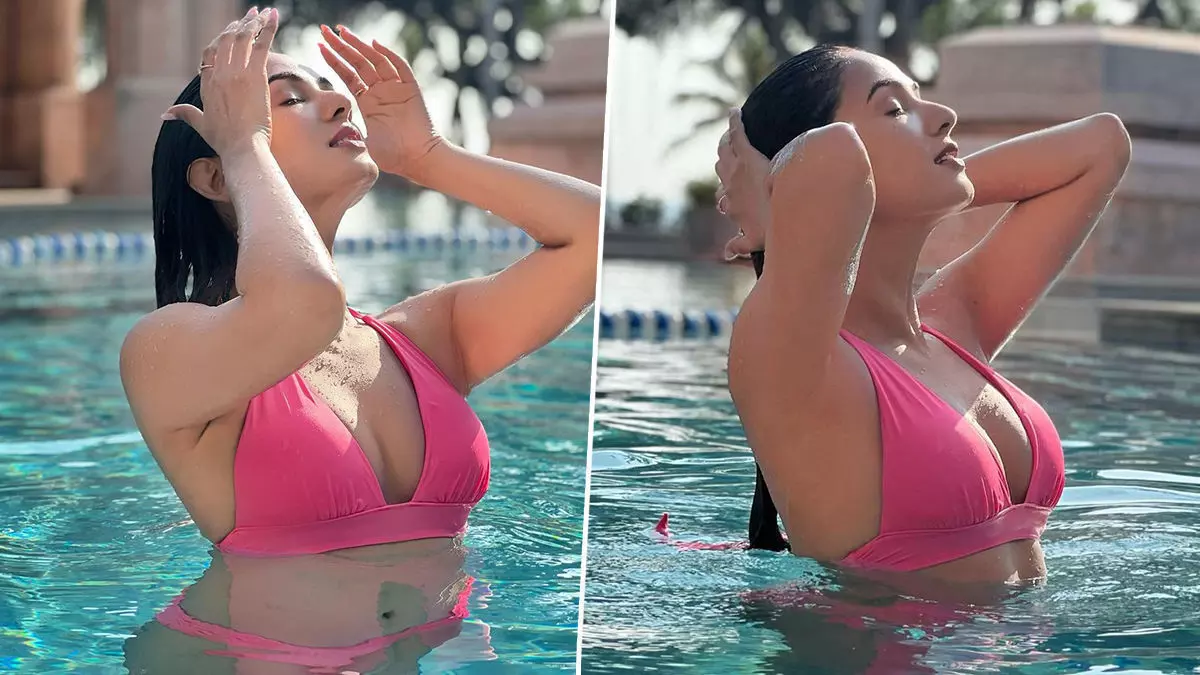 Sonal Chauhan Sexy Video: Sonal Chauhan ने पिंक बिकिनी पहनकर पानी में दिखाया सिजलिंग हॉट अवतार, देखें जन्नत एक्ट्रेस की ये Sexy Photos