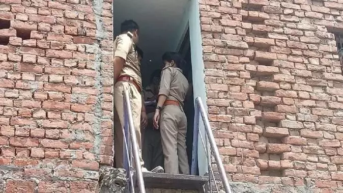 Varanasi News: ब्यूटी पार्लर संचालिका को फावड़े से वारकर मार डाला, शव के पास ही बैठी रही हत्यारोपी सहेली