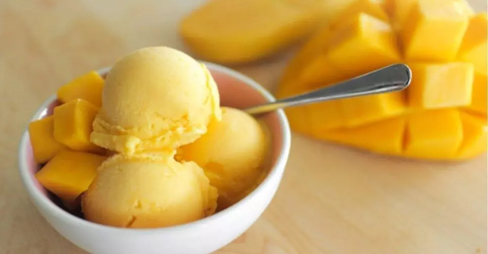 Mango Ice Cream Recipe : अपने हाथों से घर पर बनाएं मैंगो आइसक्रीम, जानिए आसान रेसिपी