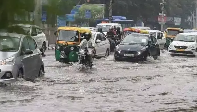 Weather Forecast: आज भारी बारिश की भविष्यवाणी, IMD ने जारी किया रेड और ऑरेंज अलर्ट