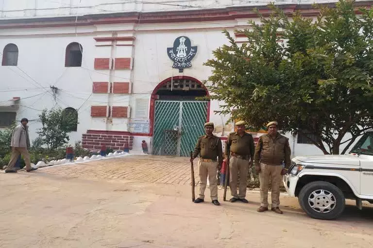 आनंद गिरी को नैनी सेंट्रल जेल से चित्रकूट जेल मे किया गया शिफ्ट,जेल अधीक्षक से विवाद होने के  बाद लिया गया फैसला