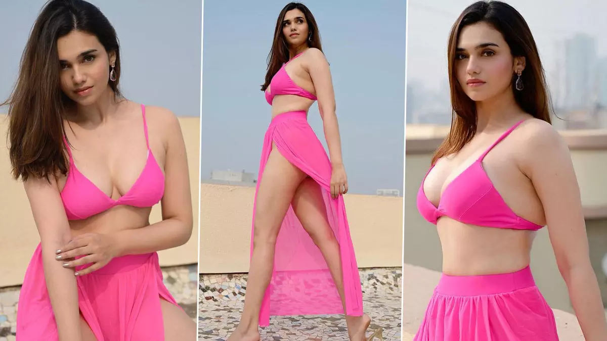 Purvi Mundada Sexy Video Photo: एक्ट्रेस Purvi Mundada गुलाबी बिकिनी पहनकर Instagram पर मचा रही हैं बवाल, Sexy Photos देखकर उड़ जाएंगे होश