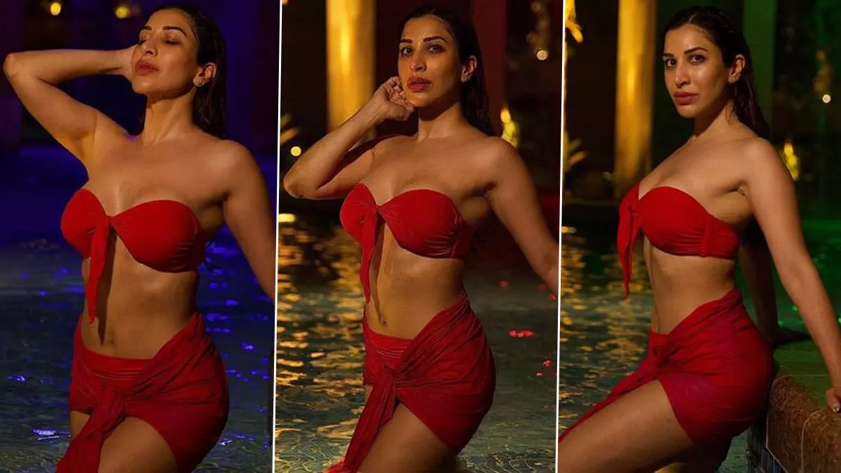 Sophie Choudry Sexy Video Photos: रेड बिकिनी पहन सोफी चौधरी ने स्विमिंग पूल में लगाई आग, एक्ट्रेस की हॉटनेस देख आपके उड़ जाएंगे होश