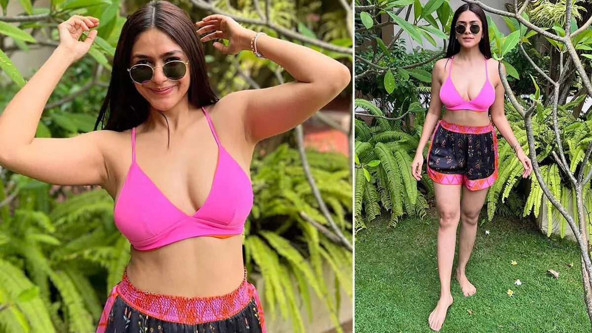 Mrunal Thakur Sexy Video: Mrunal Thakur की पिंक बिकिनी में बोल्ड Photos हुई Viral, सेक्सी स्टाइल में दिखी एक्ट्रेस