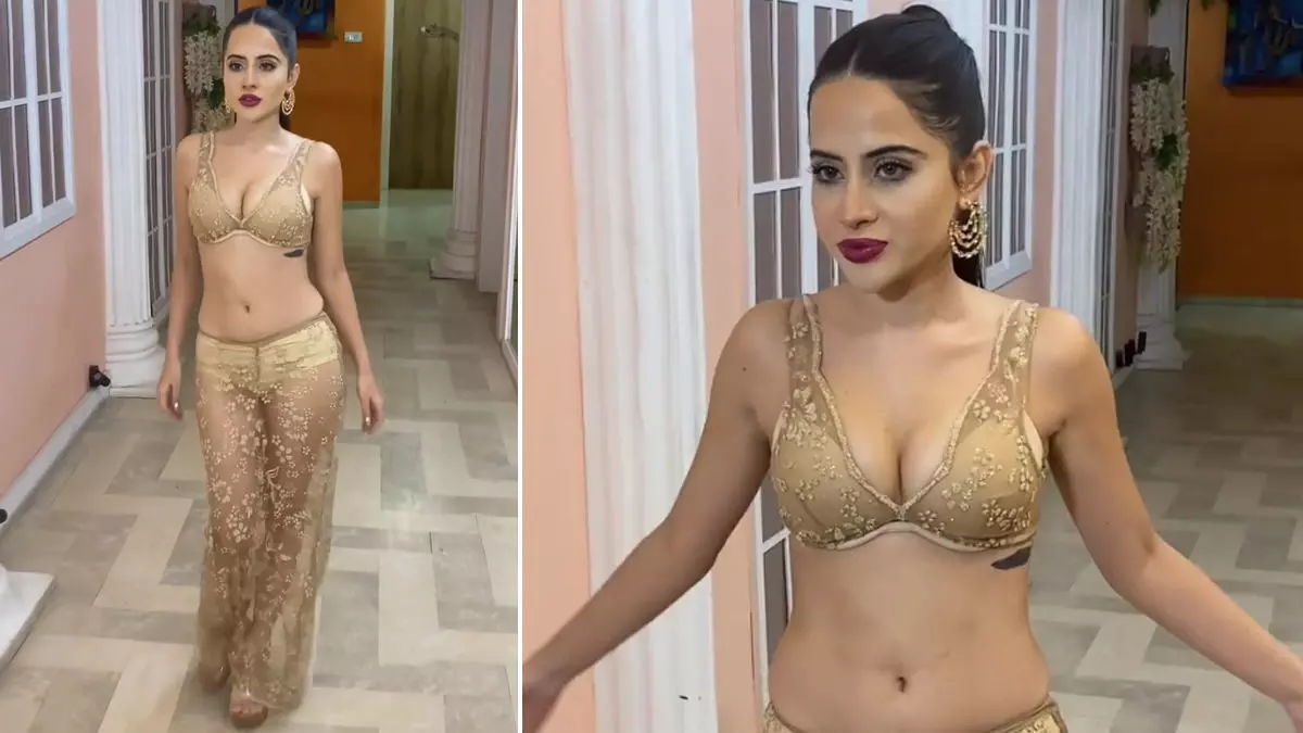 Urfi Javed Sexy Photo:  Urfi Javed हॉट गोल्डन ड्रेस पहन एक बार फिर गिराई बिजली, एक्ट्रेस की बोल्डनेस उड़ा रही यूजर्स के होश