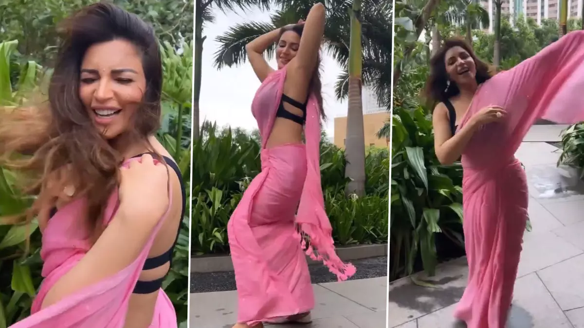 Shama Sikander Sexy Video Photo: Shama Sikander ले रही हैं मुंबई की बरसात का भरपूर आनंद, साड़ी में हॉट डांस Video हुआ Viral