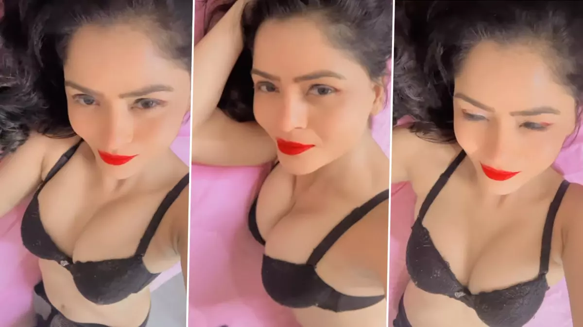 Gehana Vasisth Sexy Video:  सेक्सी मॉडल Gehana Vasisth ने ब्रा पहनकर पोस्ट कर दिया बेडरूम Video, इंटरनेट पर फौरन हो गया Viral